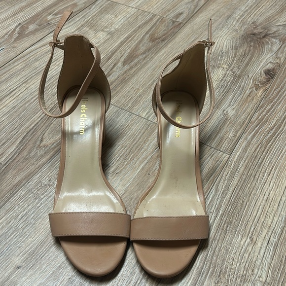 Women’s Nude Heels - Picture 1 of 3